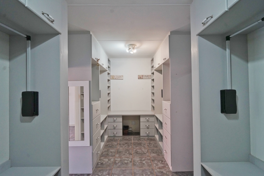 4 Bedroom Property for Sale in Cove Rock Eastern Cape